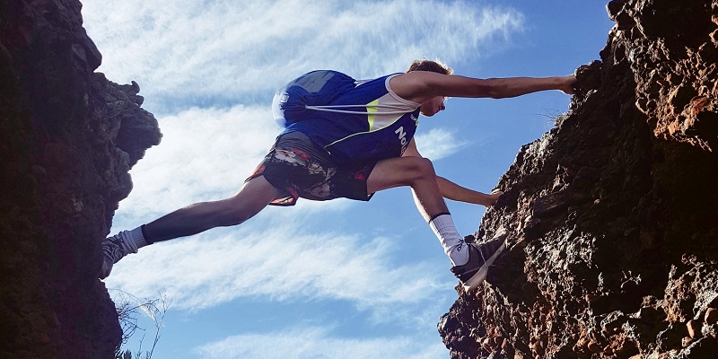 逆境中砥砺前行，公司客戶群穩步擴大